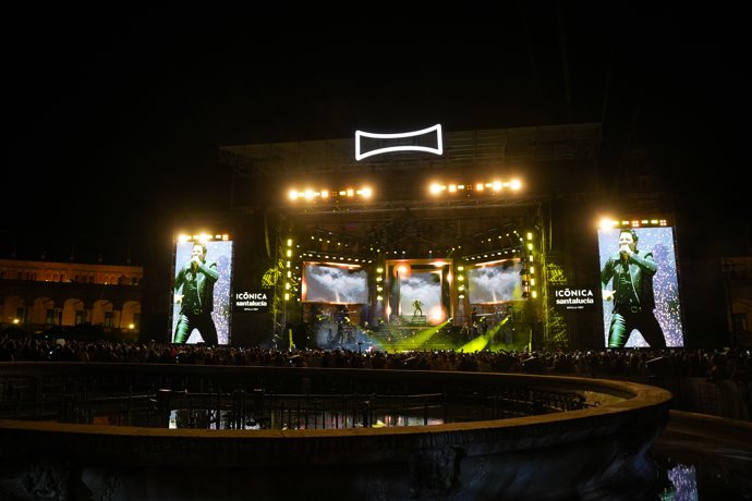 El artista, Chayanne durante el concierto en el Icónica Santalucía Fest, a 1 de junio de 2025 en Sevilla, Andalucía (España).