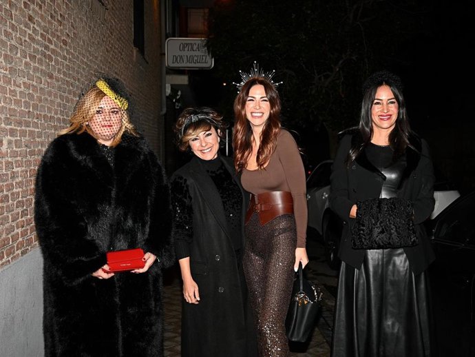 Sonsoles Ónega, Tamara Gorro, Pilar Vidal y Begoña Villacís llegando a la fiesta navideña de su programa,19 de diciembre de 2025, en Madrid (España)