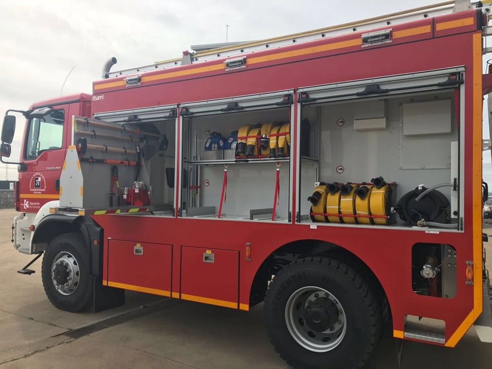 Archivo - Imagen de archivo de un vehículo del Consorcio de Bomberos de la Diputación de Córdoba.