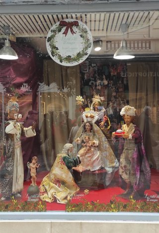 Belén Napolitano del imaginero cordobés Antonio Ortega en la Ruta de la Magia, una campaña navideña de la Asociación de Comerciantes del Centro de Córdoba 'Iluminando Juntos'.