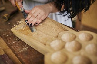 Archivo - Una persona trabaja con madera en la EASD Antonio Faílde, a 19 de mayo de 2023, en Ourense, Galicia (España). 