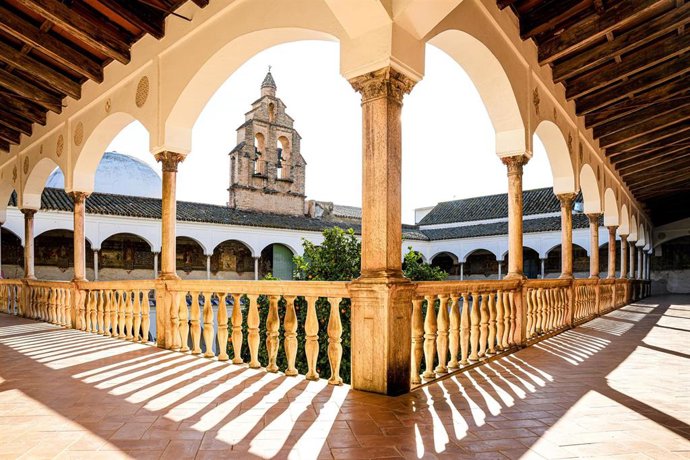 Imágenes del estado actual del patio del convento de Santa Inés de Sevilla.