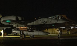 Avión de combate de Estados Unidos que participa en un bombardeo sobre objetivos de Estado Islámico en Siria