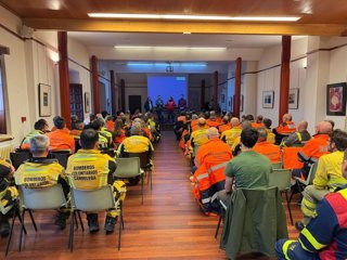 La Junta forma a más de 400 efectivos para reforzar la defensa frente a incendios en la interfaz urbano-forestal