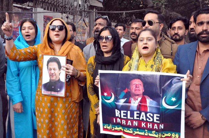 November 28, 2025, Pakistan: HYDERABAD, PAKISTAN, NOV 28: Activists of Tehreek-e-Insaf (PTI) are holding protest .demonstration for release of PTI Founder, Imran Khan at Hyderabad press club on Friday, .November 28, 2025.