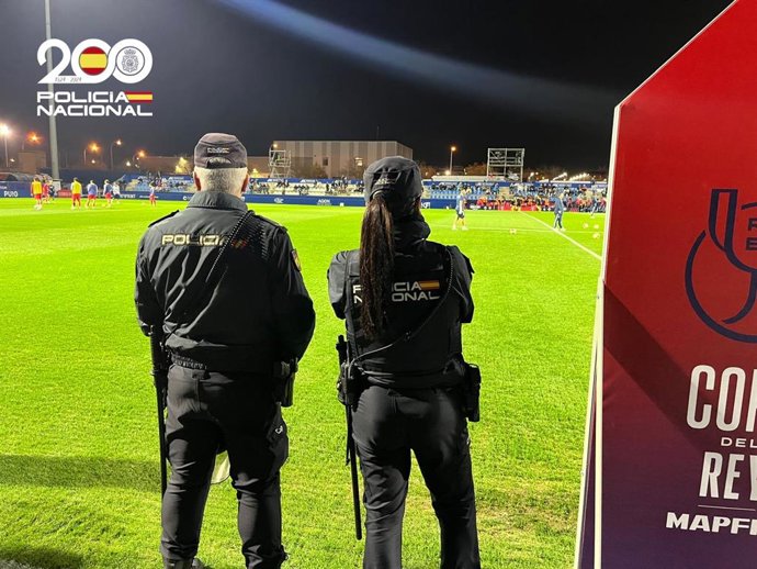 Unos 30 policías nacional realizan el dispositivo del partido de Copa entre Atlético Baleares y Atlético de Madrid
