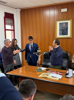 La toma de posesión como alcalde de Cogollos de Guadix (Granada) Andrés Martos, sucediendo a Andrés Martos.