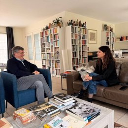 Mònica Sales se reúne con Puigdemont en Waterloo (Bélgica).