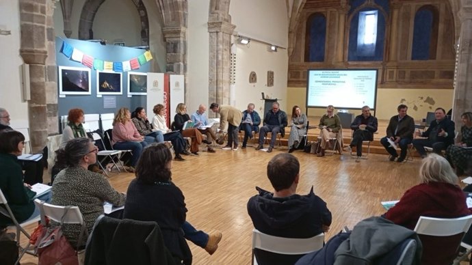 Encuentro celebrado en el Centro de Estudios Lebaniegos