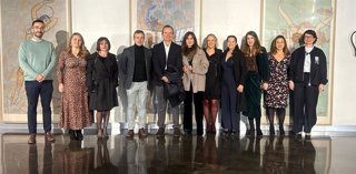 Foto familia de la XII Gala Navideña para Personas Mayores organizada por el Ayuntamiento de Jaén.