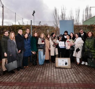 Familia de 'Jeros' y Jesús Julio Carnero en la presentación del Paseo de Juan Antonio Jiménez Muñoz.