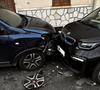 Piden colaboración para identificar a un vehículo que ha chocado con otros dos en Selva y se ha dado a la fuga