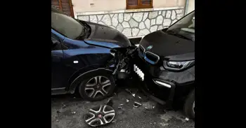 Piden colaboración para identificar a un vehículo que ha chocado con otros dos en Selva y se ha dado a la fuga