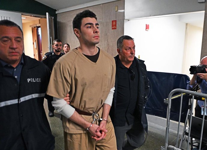 Archivo - Arquivo - 16 de setembro de 2025, Nova York, Nova York, EUA: Luigi Mangione faz uma breve aparição no Tribunal Criminal do Estado de Nova York para seu caso de assassinato em andamento contra o CEO da United Healthcare.  (Foto: Andrea RENAULT / 