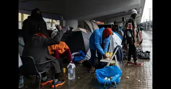 El Govern y entidades ofrecerán espacio para pernoctar a desalojados del B9 de Badalona (Barcelona)