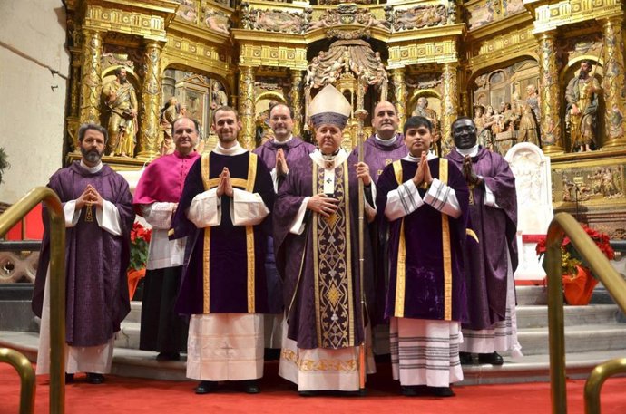 Ordenaciones diaconales de Rodrigo Camarero Abad y Abner Muñoz Ruiz  en la catedral de Santa María la Mayor de Burgos.