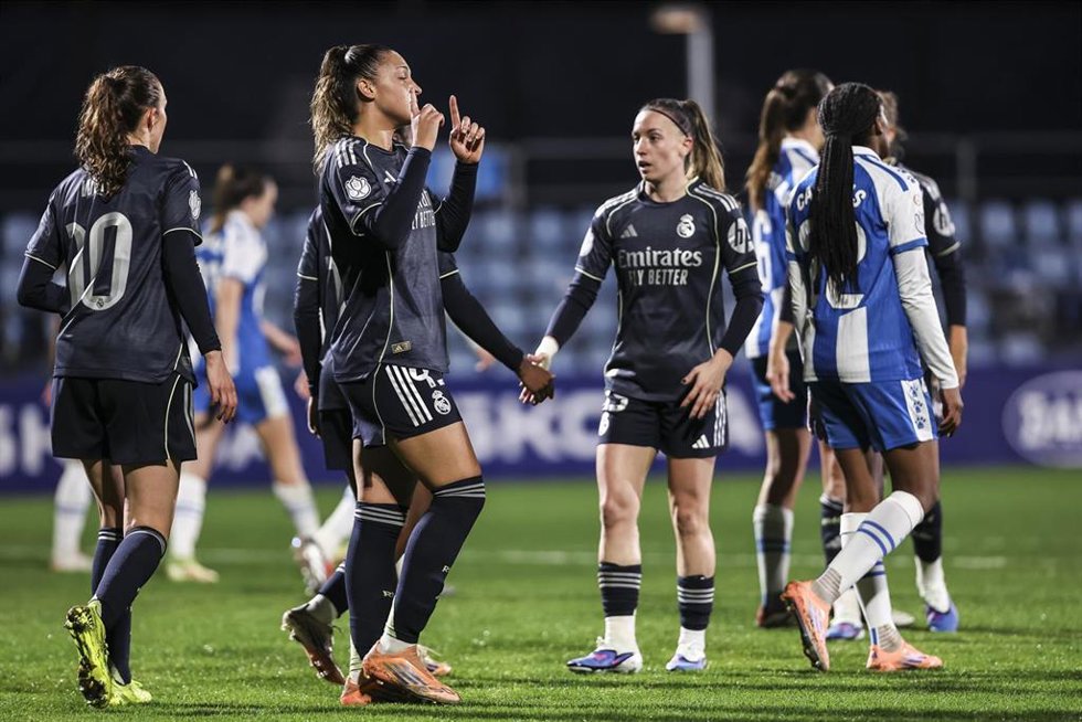 Iris Ashley celebra un gol con el Real Madrid en la Copa de la Reina.