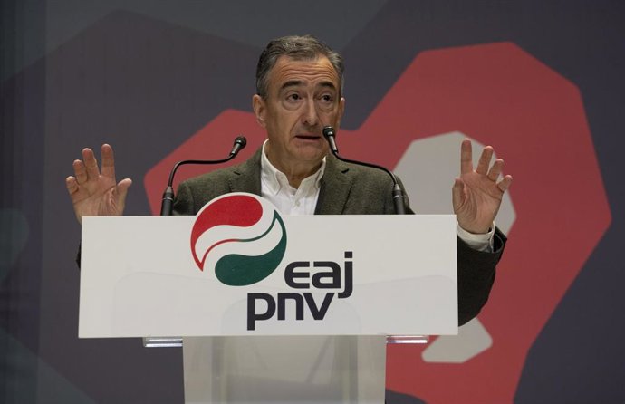 El presidente del EBB, Aitor Esteban, interviene durante la IX Asamblea General del PNV, a 13 de diciembre de 2025, en Vitoria, Álava