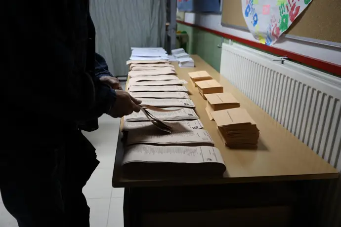 Papeletas para votar en un colegio electoral