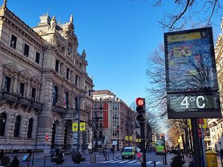 Archivo - Termometro bat 4 gradu markatzen Bilbon