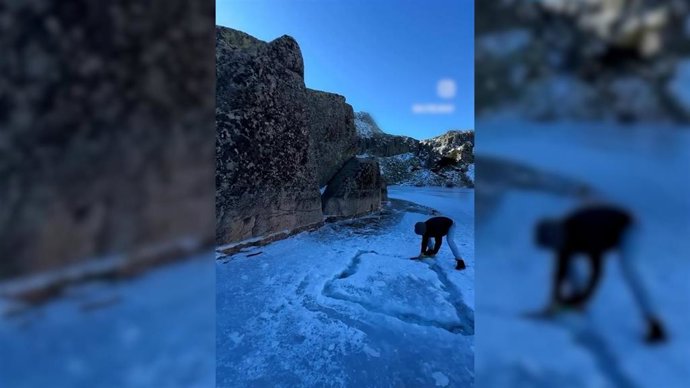 En los videos difundidos en redes, el influencer volaba drones y acampaba sin autorización y se bañaba en lagunas glaciares.