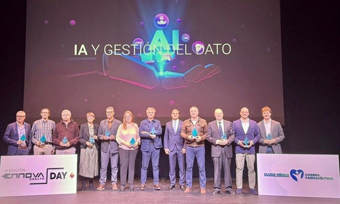 Foto familia en los Premios Ennova Health Day 2025.