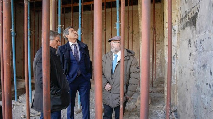 El delegado del Gobierno en Andalucía, Pedro Fernández, visita Baza (Granada).