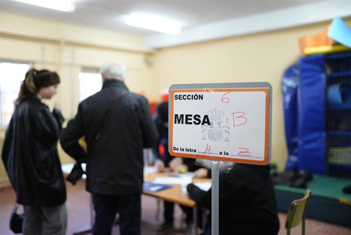 Votantes en un colegio electoral de Mérida