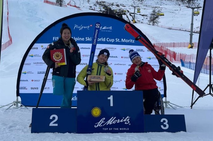 Audrey Pascual, en el podio tras su oro en el gigante en la Copa del Mundo de Saint Moritz