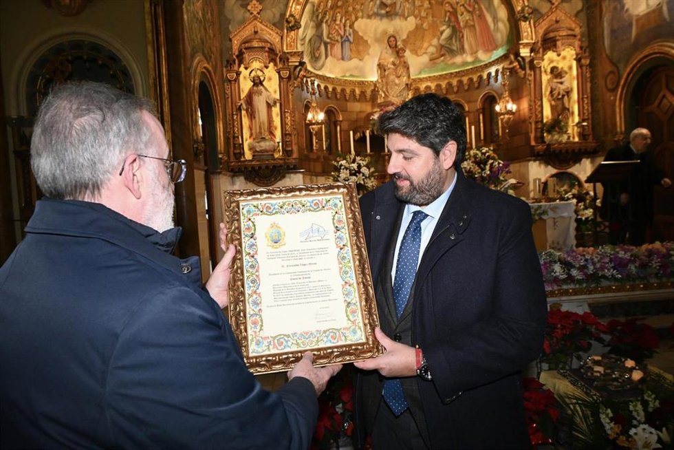 El presidente de la Comunidad, Fernando López Miras, fue nombrado hoy socio de honor de la Asociación de Antiguos Alumnos Maristas de Murcia (Ademar)