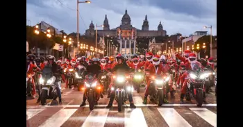Unas 2.000 motos participan en la Papanoelada Motera Solidaria en Barcelona