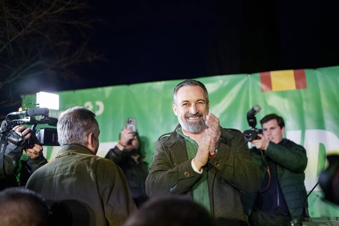 El presidente de VOX, Santiago Abascal, participa en un acto electoral en el parque de las Siete Sillas, a 16 de diciembre de 2025, en Mérida, Badajoz, Extremadura (España).