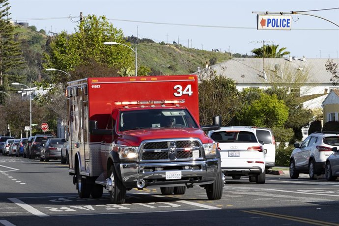 Archivo - Arquivo - 19 de abril de 2023, Culver City, Califórnia, Estados Unidos: Uma ambulância de paramédicos do Departamento de Bombeiros da cidade de Los Angeles respondendo a uma...Socorristas, medicina de emergência, pandemia de COVID-19.