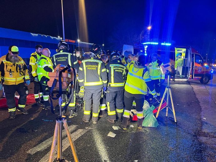 En estado grave un motorista tras un accidente con un turismo en la avenida de América