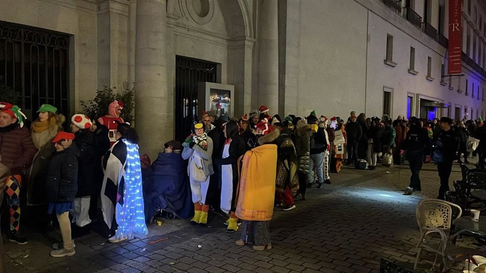 El Teatro Real abre sus puertas al público que ocupa las butacas, con todo listo para el sorteo de Navidad 2025