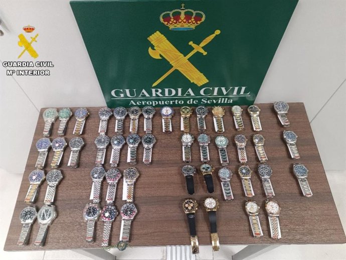 Relojes de alta gama falsificados en el aeropuerto de Sevilla