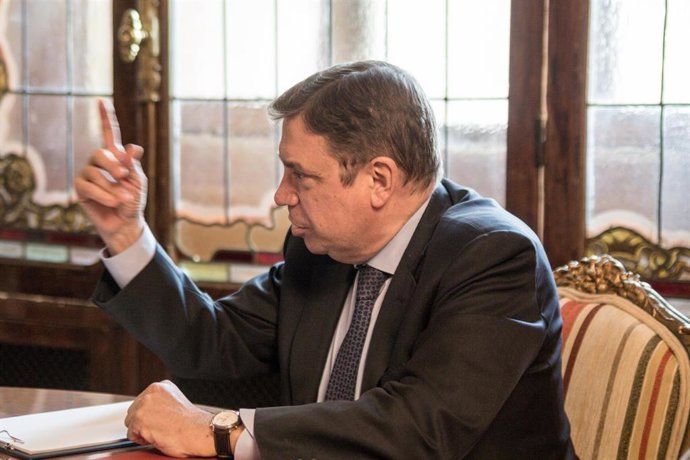 Archivo - El ministro de Agricultura, Luis Planas