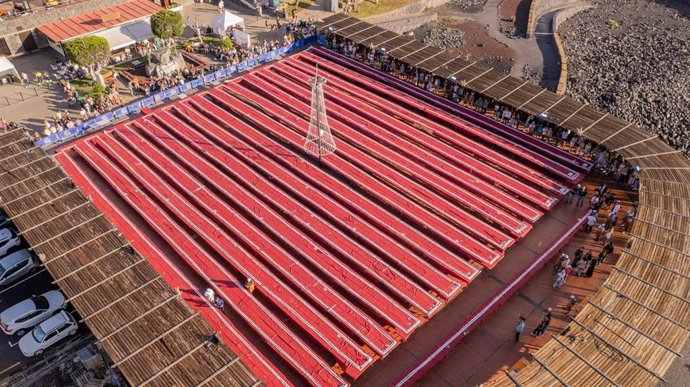 Turrón más largo del mundo elaborado en Santiago del Teide