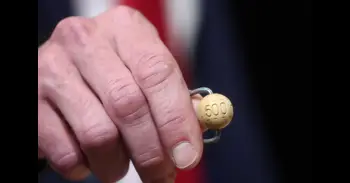 El primer cuarto premio (78.477) reparte 11 series en Badalona (Barcelona) y Olot (Girona)