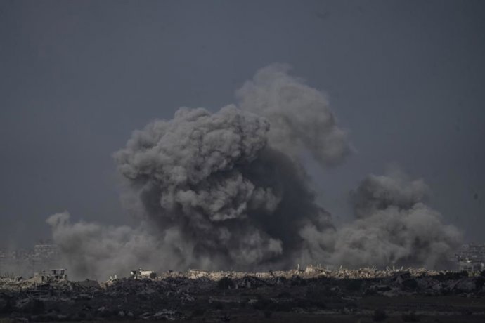 Archivo - Bombardeo israelí en la Franja de Gaza