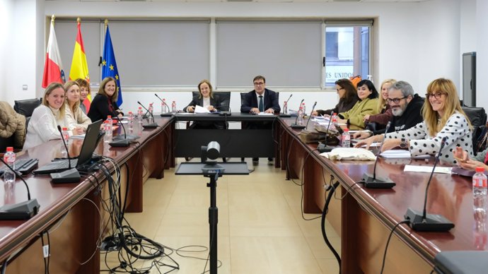 La consejera de Presidencia, Justicia, Seguridad y Simplificación Administrativa, Isabel Urrutia, preside la reunión del Consejo Rector del Instituto de Administración Pública de Cantabria