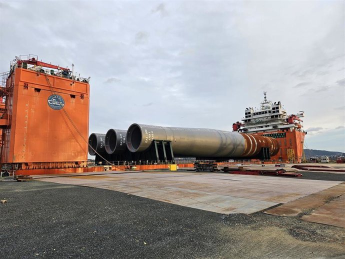 Navantia Seanergies y Windar finalizan los 45 monopilotes para el parque 'East Anglia 3' de Iberdrola