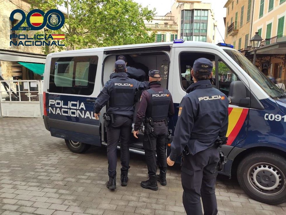 Agentes de la Policía Nacional.