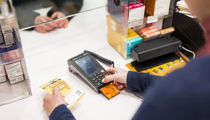 La mitad de los españoles afirma tener problemas para retirar o ingresar efectivo, según Nickel