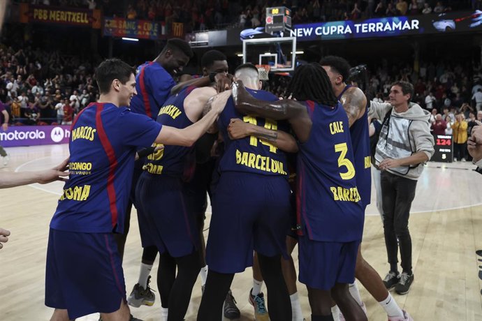 Players of FC Barcelona celebrate the victory during the EuroLeague Regular Season Round 17 match played between FC Barcelona and Baskonia at Palau Blaugrana on December 19, 2025 in Barcelona, Spain.