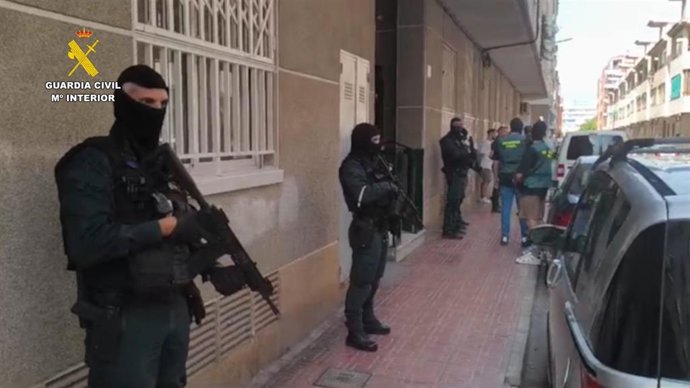 Tres detenidos al desmantelar un punto de venta de drogas en una vivienda de Torrevieja