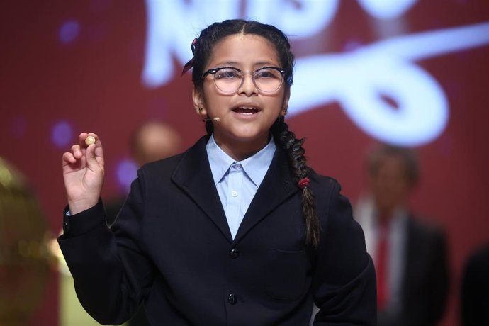 Una niña del Colegio de San Ildefonso. 