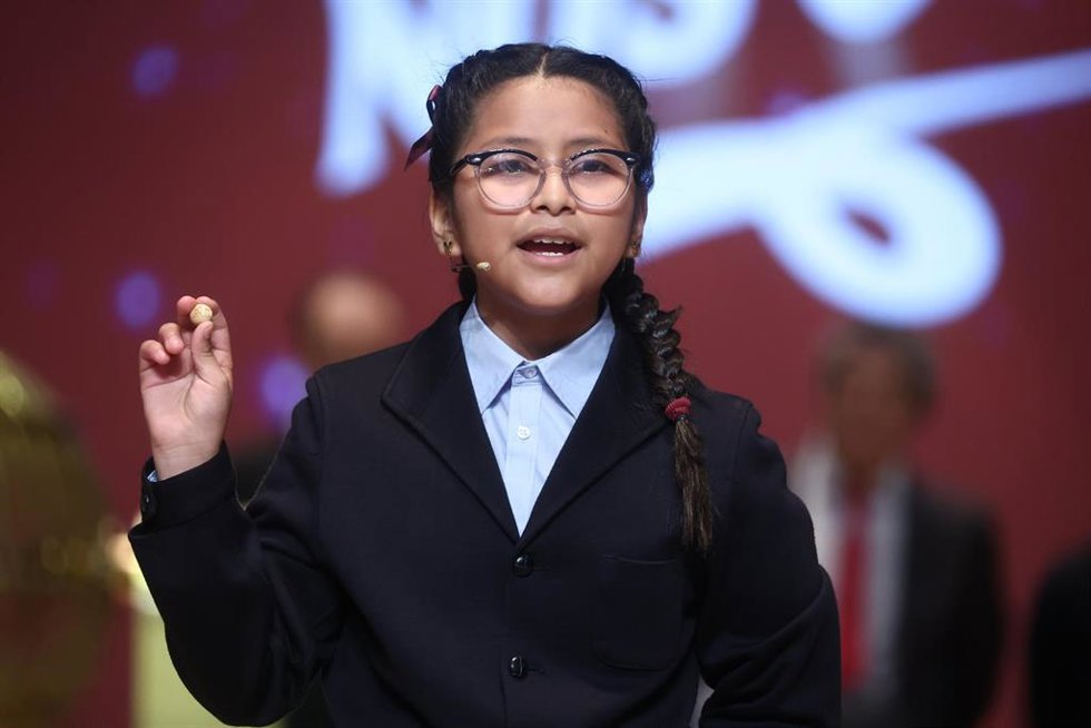 Una niña del Colegio de San Ildefonso. 