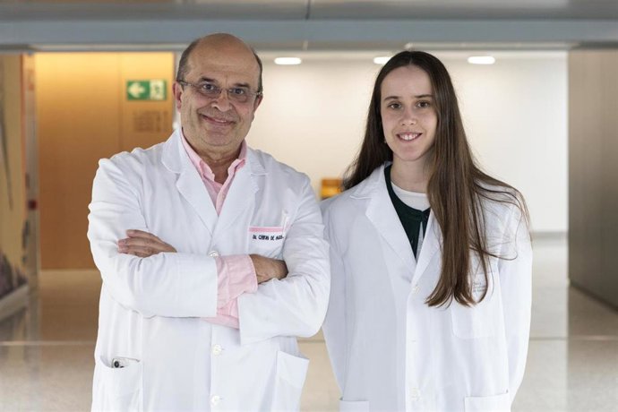 El Dr. Luis Chiva, director de Ginecología y Obstetricia de la Clínica Universidad de Navarra, y la Dra. Pilar Ordás, fellow de investigación de posgrado de la Asociación de Amigos de la Universidad de Navarra, coautores del estudio SUROVA.