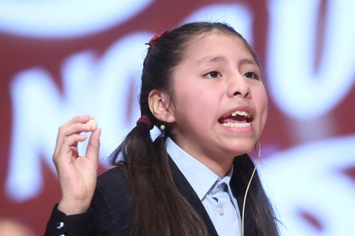 Una niña del Colegio de San Ildefonso.
